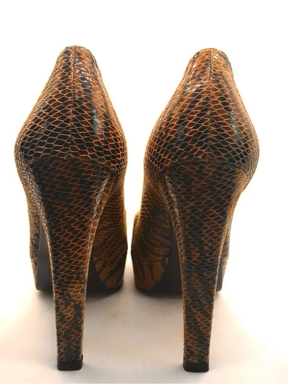 STUART WEITZMAN BROWN & BLACK LEATHER ANIMAL PRINT SNAKESKIN EMBOSSED HEELS (9)